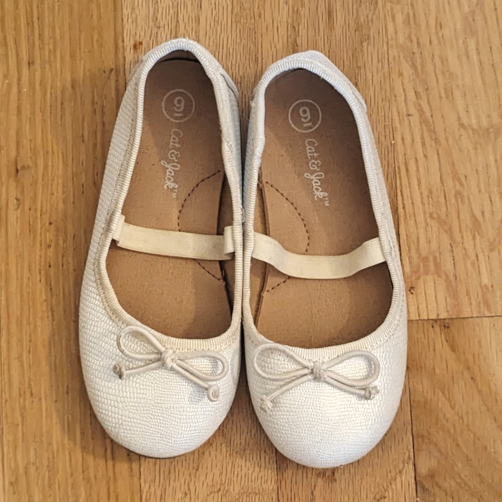 Cat & Jack Little Kid Dress Shoes Sz 9 Ivory